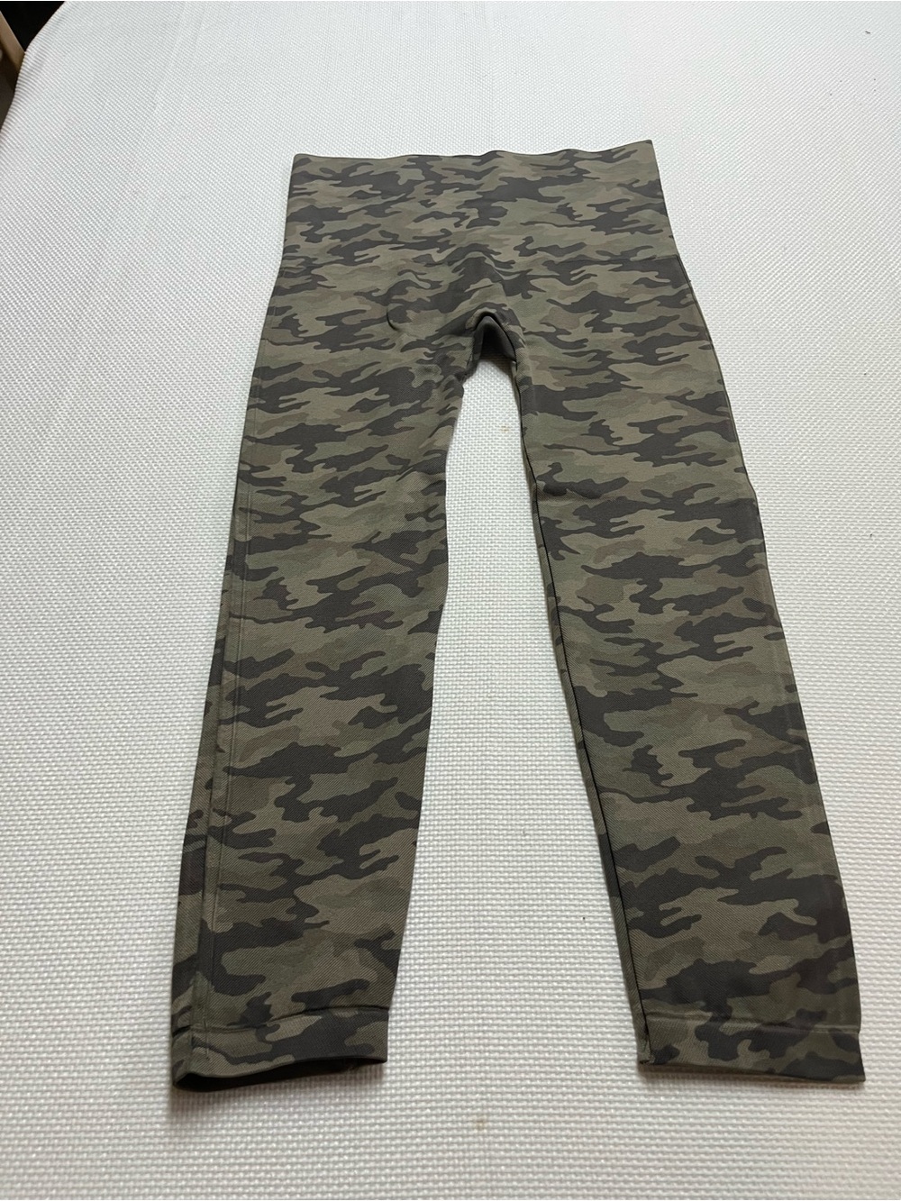 SPANX Olive & Dark Green Camo Leggings